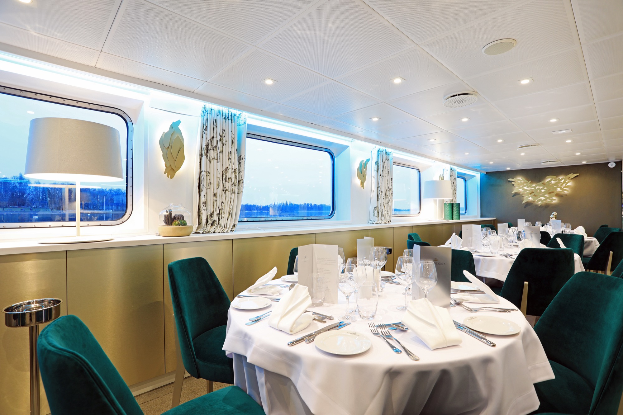 CroisiEurope MS Elbe Princesse II Restaurant 3.jpg